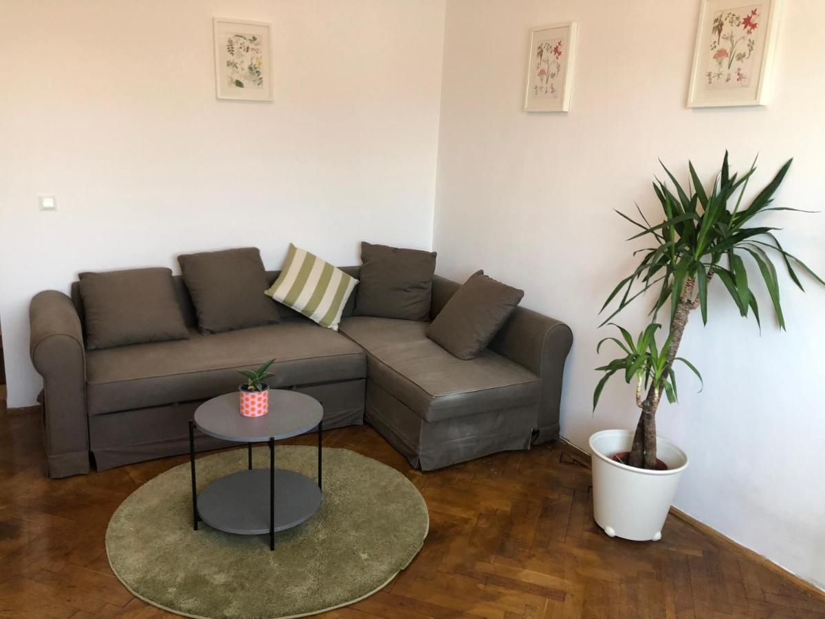 Old - Apartment