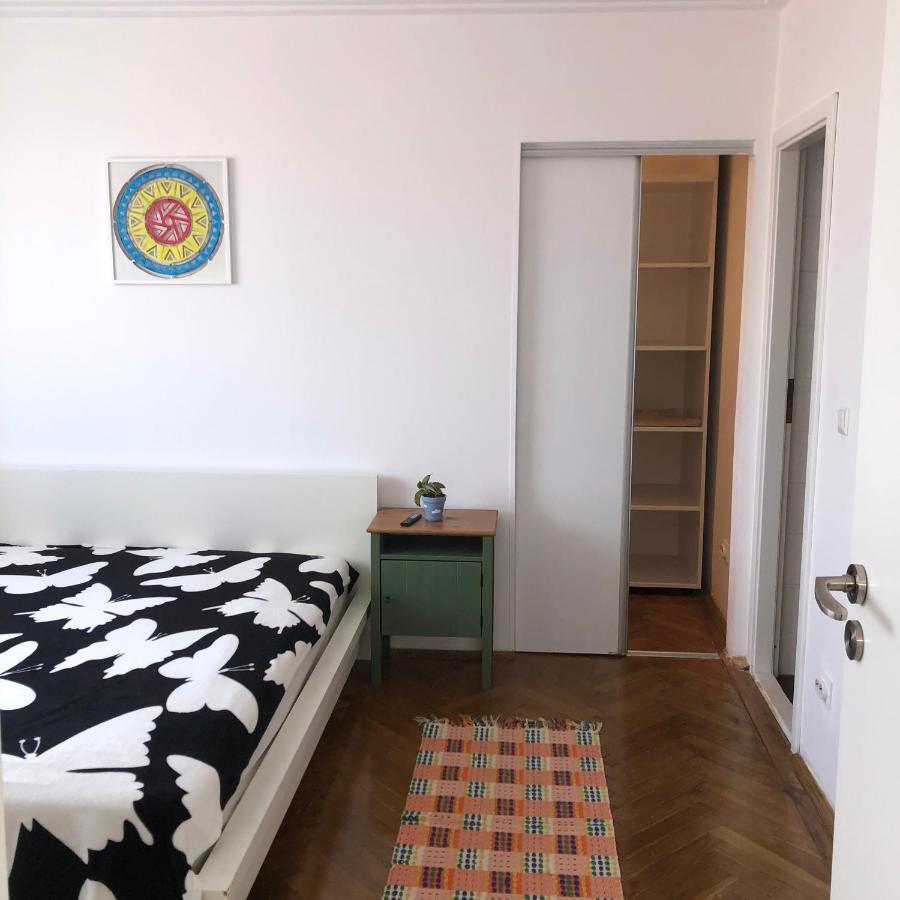 Old - Apartment *
